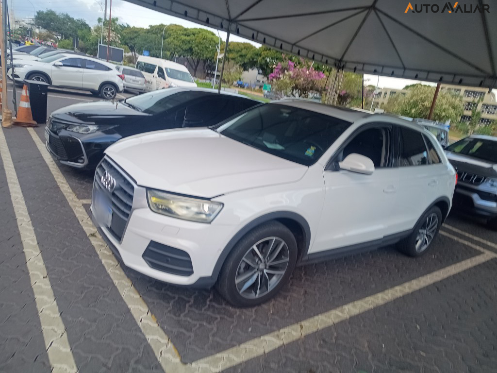 AUDI Q3 2.0 TFSI AMBIENTE QUATTRO 4P GASOLINA S TRONIC