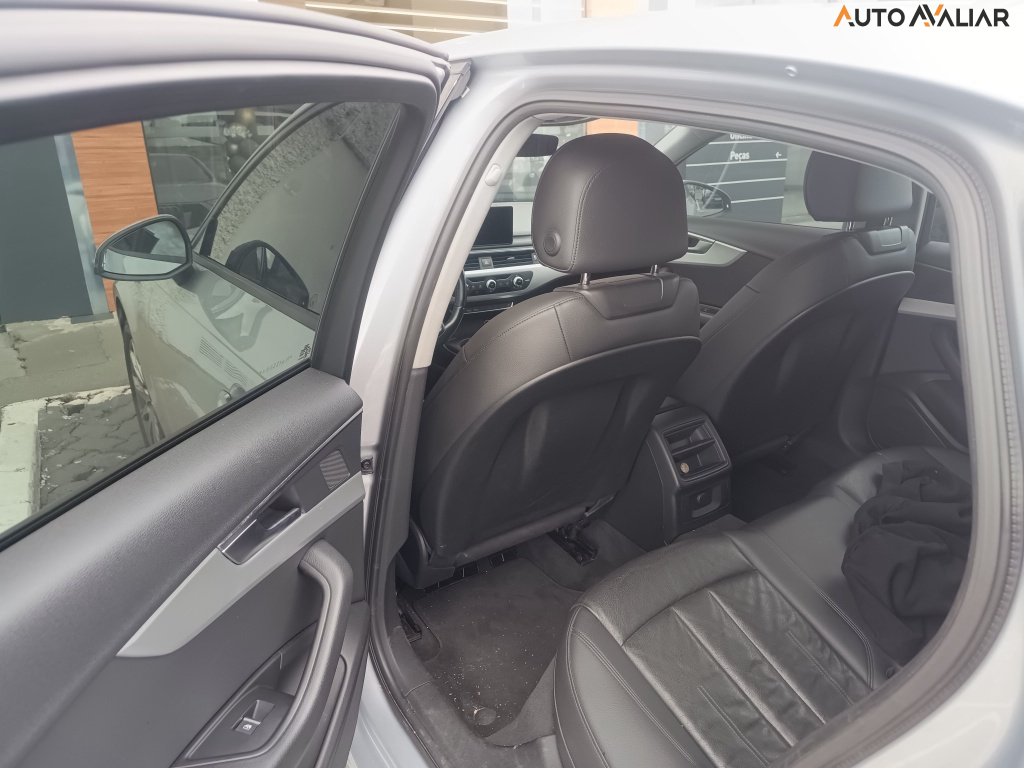 AUDI A4 2.0 TFSI AMBIENTE GASOLINA 4P S TRONIC