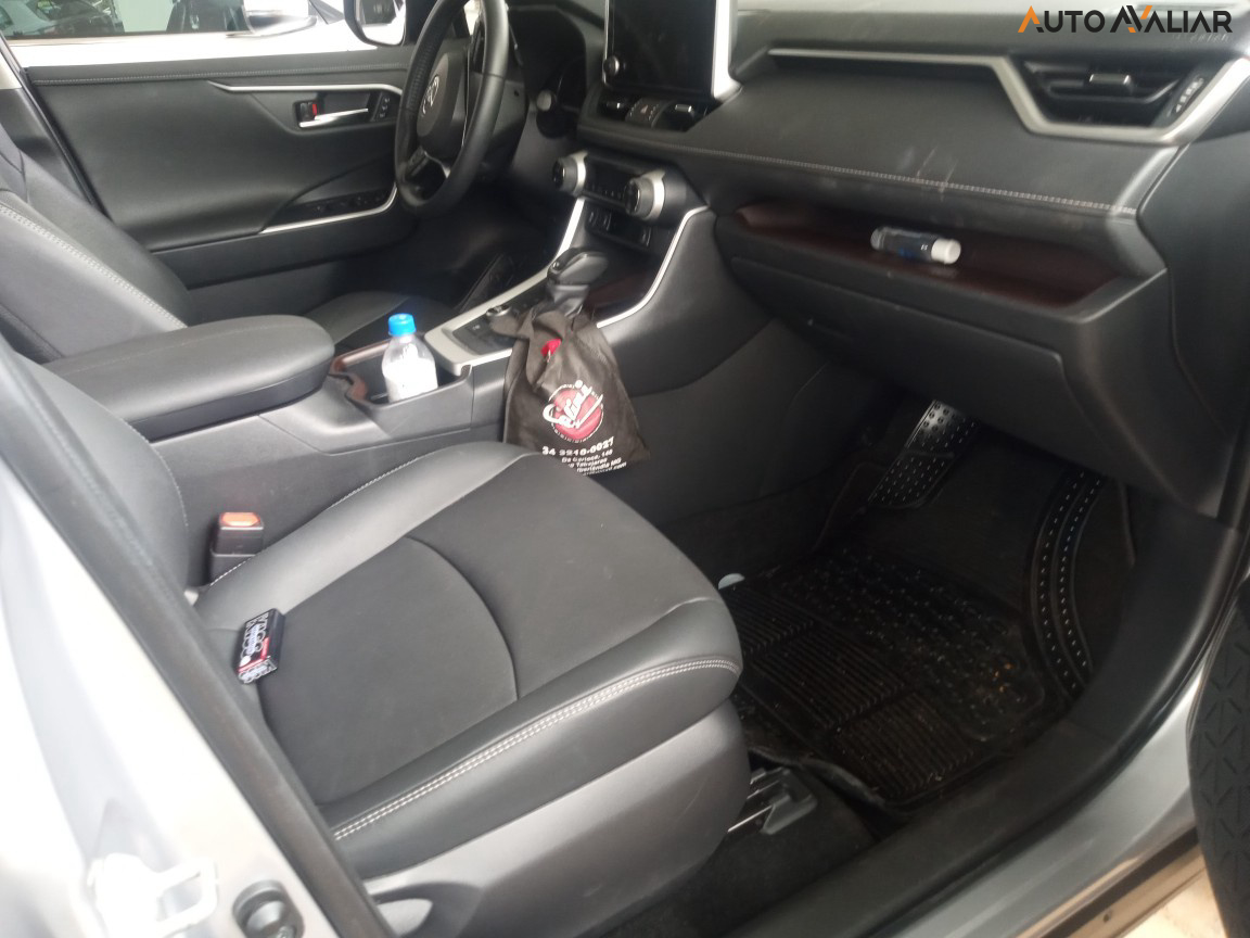 TOYOTA RAV4 2.5 VVT-IE HYBRID SX CONNECT AWD CVT