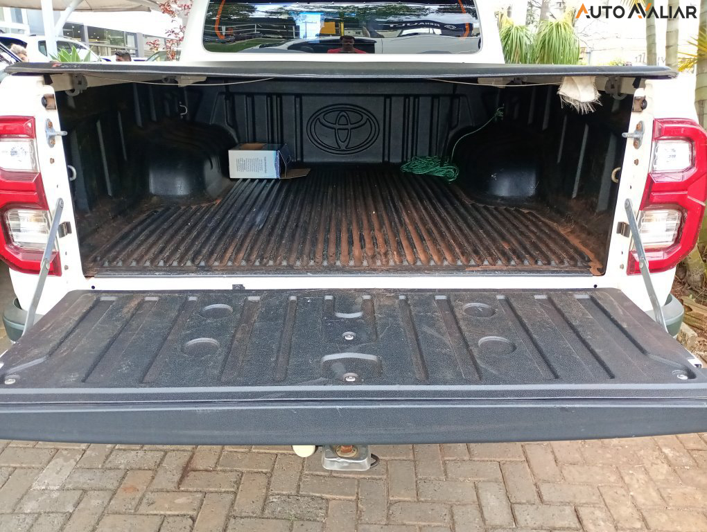 TOYOTA HILUX 2.8 D-4D TURBO DIESEL CD SRV 4X4 AUTOM&Aacute;TICO