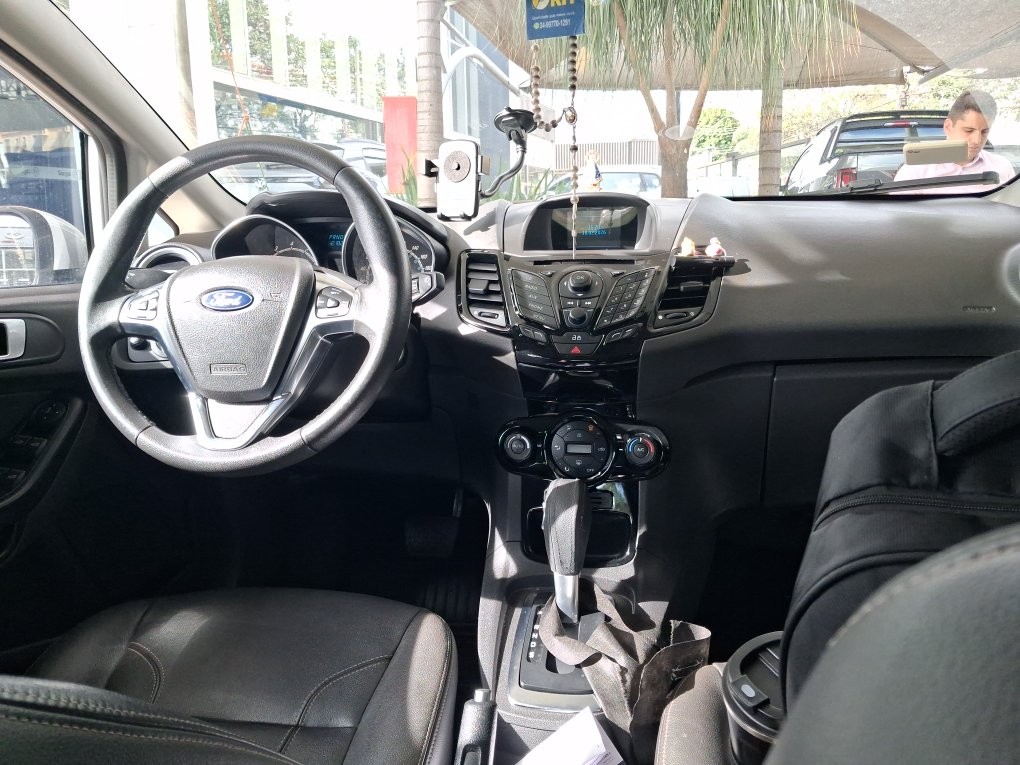 FORD FIESTA 1.6 TITANIUM HATCH 16V FLEX 4P POWERSHIFT