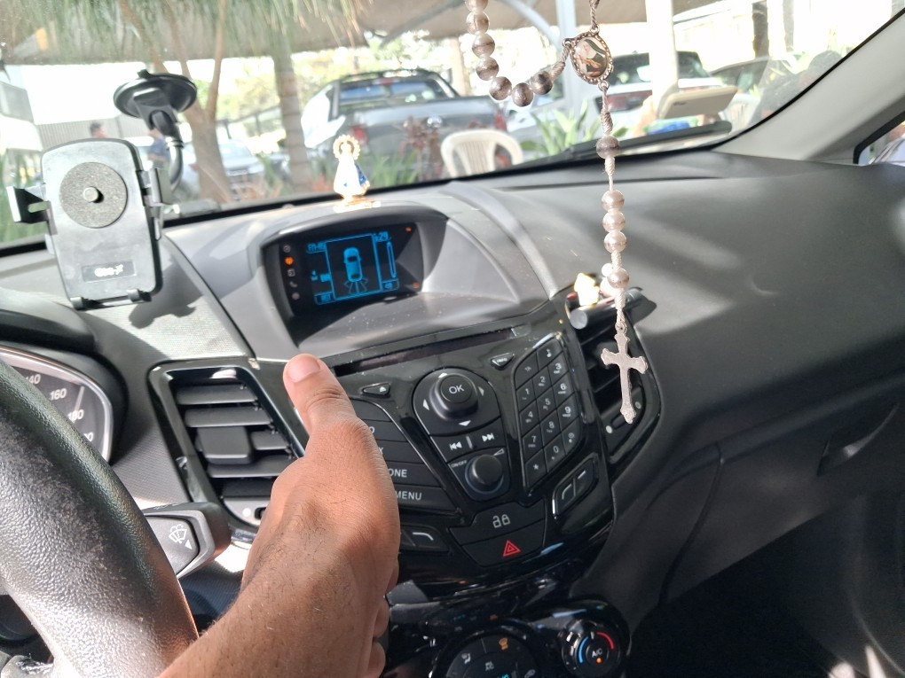 FORD FIESTA 1.6 TITANIUM HATCH 16V FLEX 4P POWERSHIFT