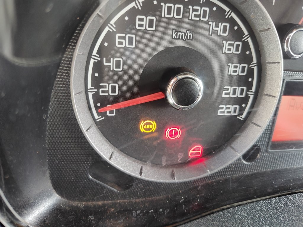 FIAT DOBLO 1.8 MPI ESSENCE 16V FLEX 4P MANUAL