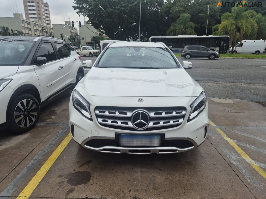 MERCEDES-BENZ GLA 200 1.6 CGI FLEX ADVANCE 7G-DCT