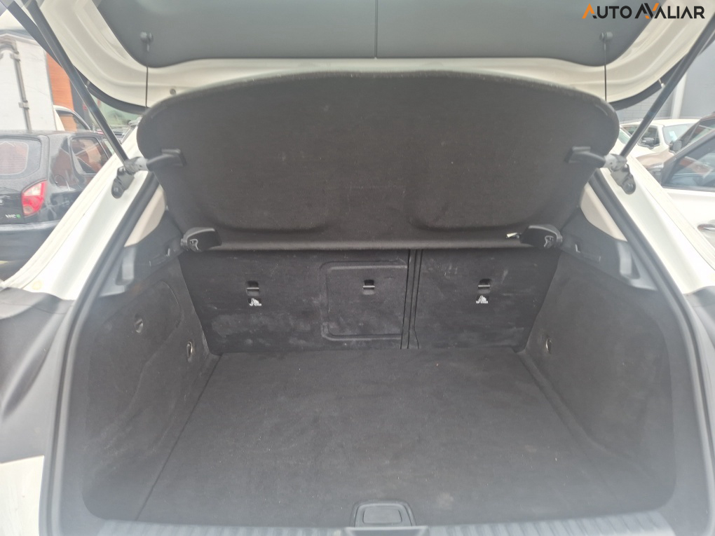 MERCEDES-BENZ GLA 200 1.6 CGI FLEX ADVANCE 7G-DCT