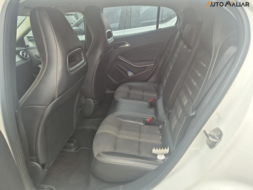 MERCEDES-BENZ GLA 200 1.6 CGI FLEX ADVANCE 7G-DCT