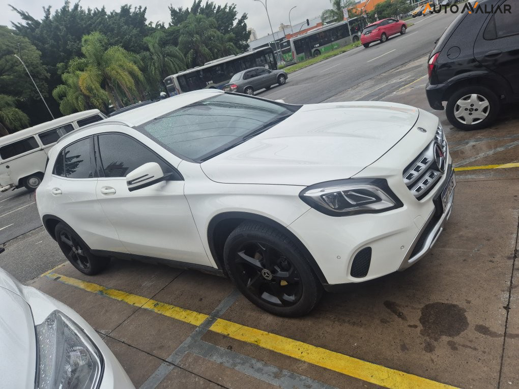 MERCEDES-BENZ GLA 200 1.6 CGI FLEX ADVANCE 7G-DCT