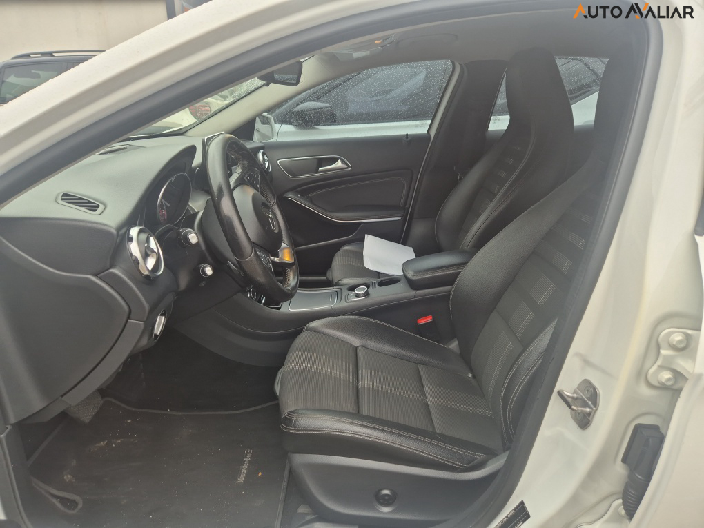 MERCEDES-BENZ GLA 200 1.6 CGI FLEX ADVANCE 7G-DCT