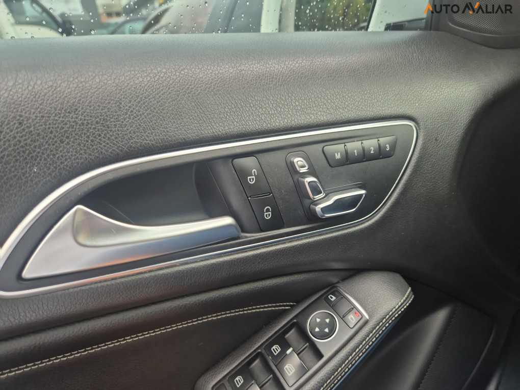 MERCEDES-BENZ GLA 200 1.6 CGI FLEX ADVANCE 7G-DCT