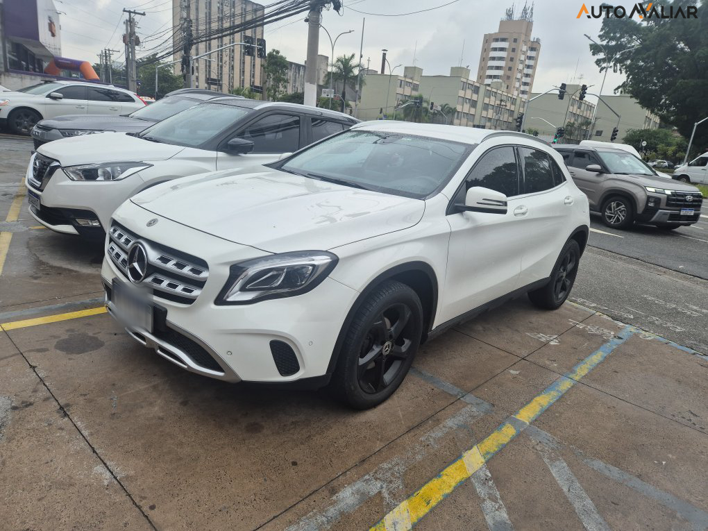 MERCEDES-BENZ GLA 200 1.6 CGI FLEX ADVANCE 7G-DCT