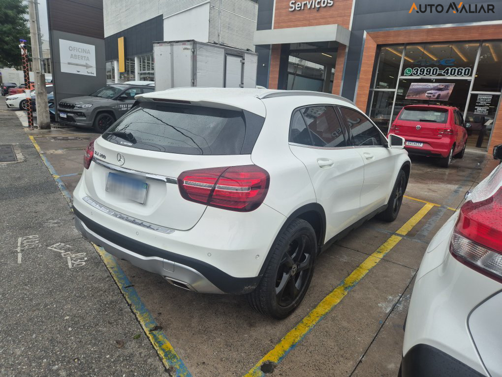 MERCEDES-BENZ GLA 200 1.6 CGI FLEX ADVANCE 7G-DCT