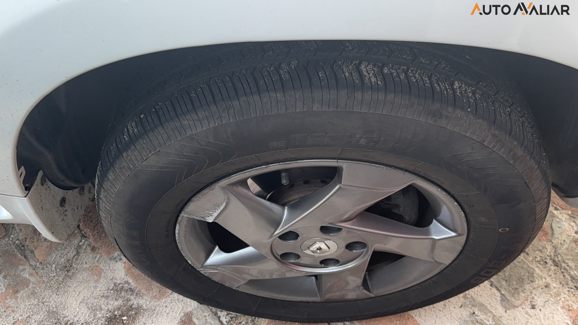 RENAULT DUSTER 2.0 DYNAMIQUE 4X2 16V FLEX 4P AUTOMATICO