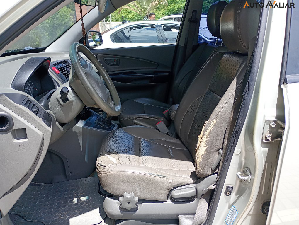 HYUNDAI TUCSON 2.0 MPFI GL 16V 142CV 2WD GASOLINA 4P MANUAL