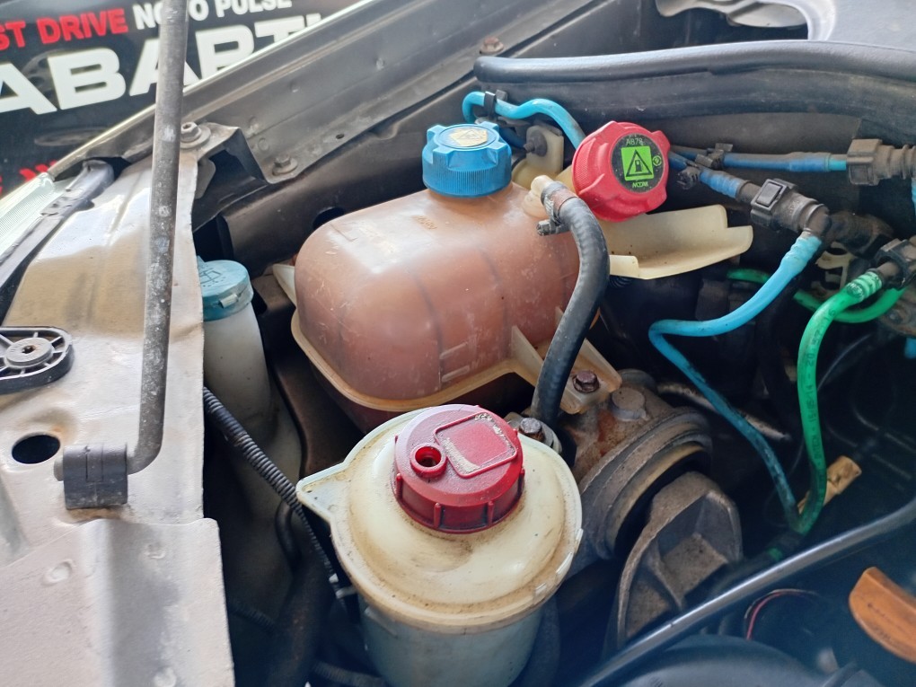 FIAT DOBLO 1.8 MPI ESSENCE 16V FLEX 4P MANUAL