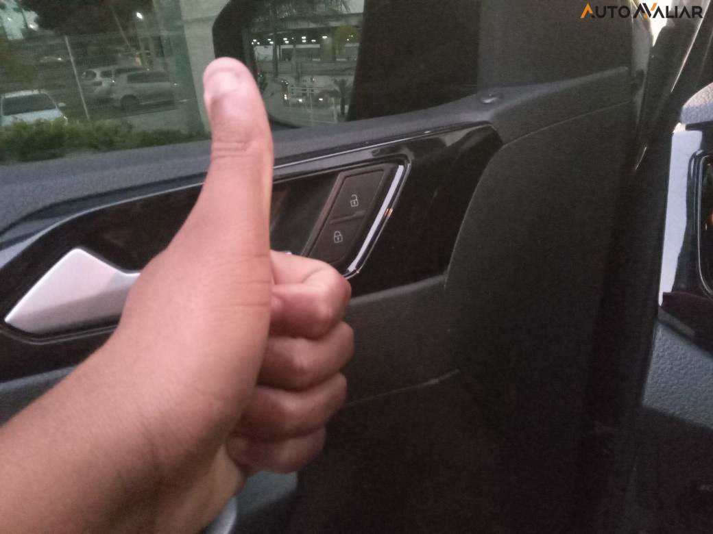 VOLKSWAGEN NIVUS 1.0 200 TSI TOTAL FLEX HIGHLINE AUTOM&Aacute;TICO