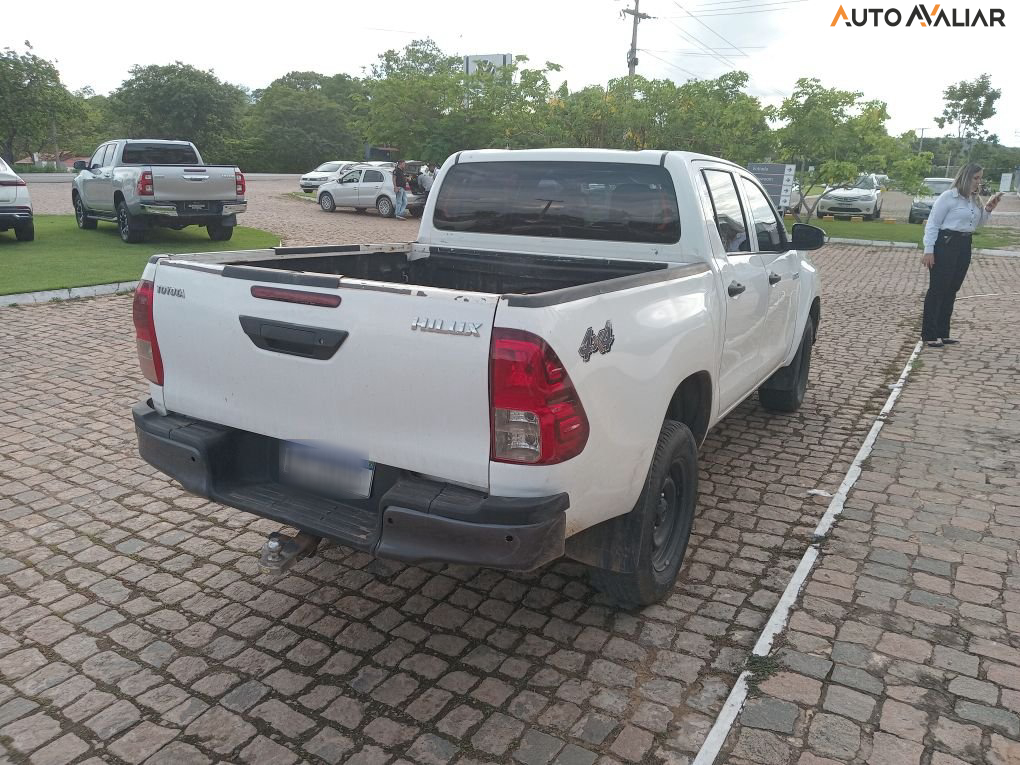 TOYOTA HILUX 2.8 POWER PACK 4X4 CD 16V DIESEL 4P MANUAL
