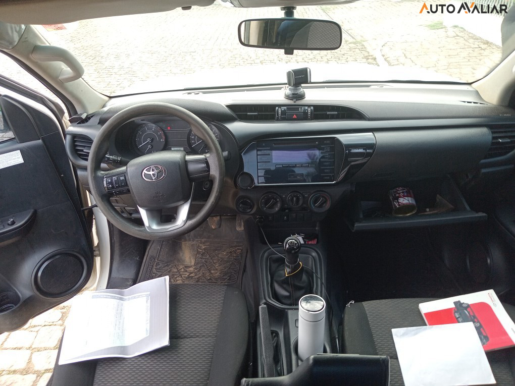 TOYOTA HILUX 2.8 POWER PACK 4X4 CD 16V DIESEL 4P MANUAL