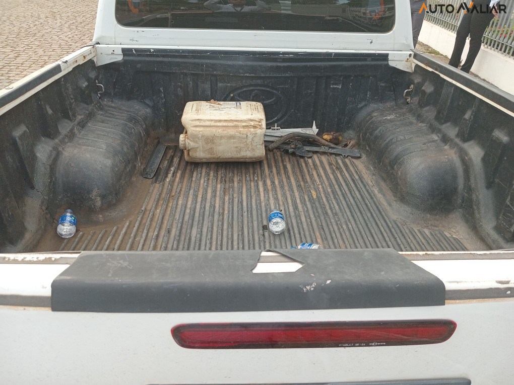 TOYOTA HILUX 2.8 POWER PACK 4X4 CD 16V DIESEL 4P MANUAL