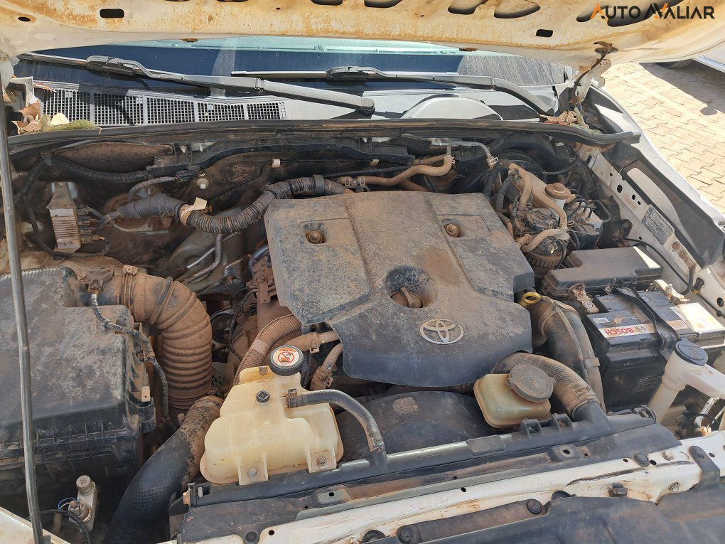 TOYOTA HILUX 2.8 POWER PACK 4X4 CD 16V DIESEL 4P MANUAL