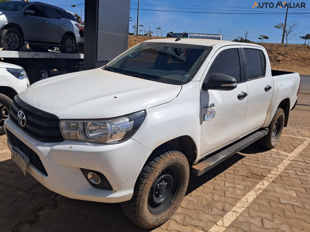 TOYOTA HILUX 2.8 POWER PACK 4X4 CD 16V DIESEL 4P MANUAL