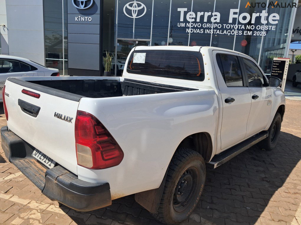 TOYOTA HILUX 2.8 POWER PACK 4X4 CD 16V DIESEL 4P MANUAL