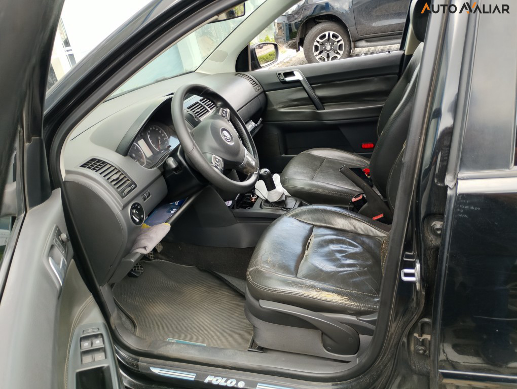 VOLKSWAGEN POLO SEDAN 1.6 MI 8V TOTAL FLEX 4P MANUAL