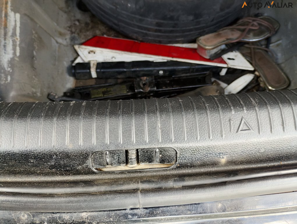 VOLKSWAGEN POLO SEDAN 1.6 MI 8V TOTAL FLEX 4P MANUAL