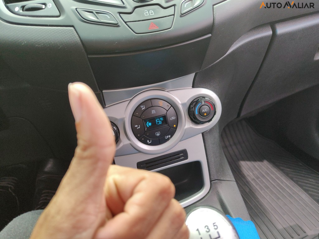 FORD FIESTA 1.6 SE HATCH 16V FLEX 4P MANUAL