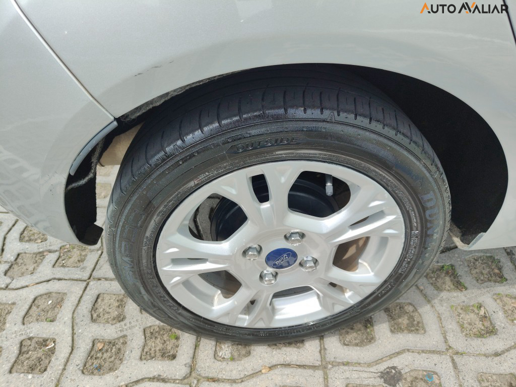 FORD FIESTA 1.6 SE HATCH 16V FLEX 4P MANUAL