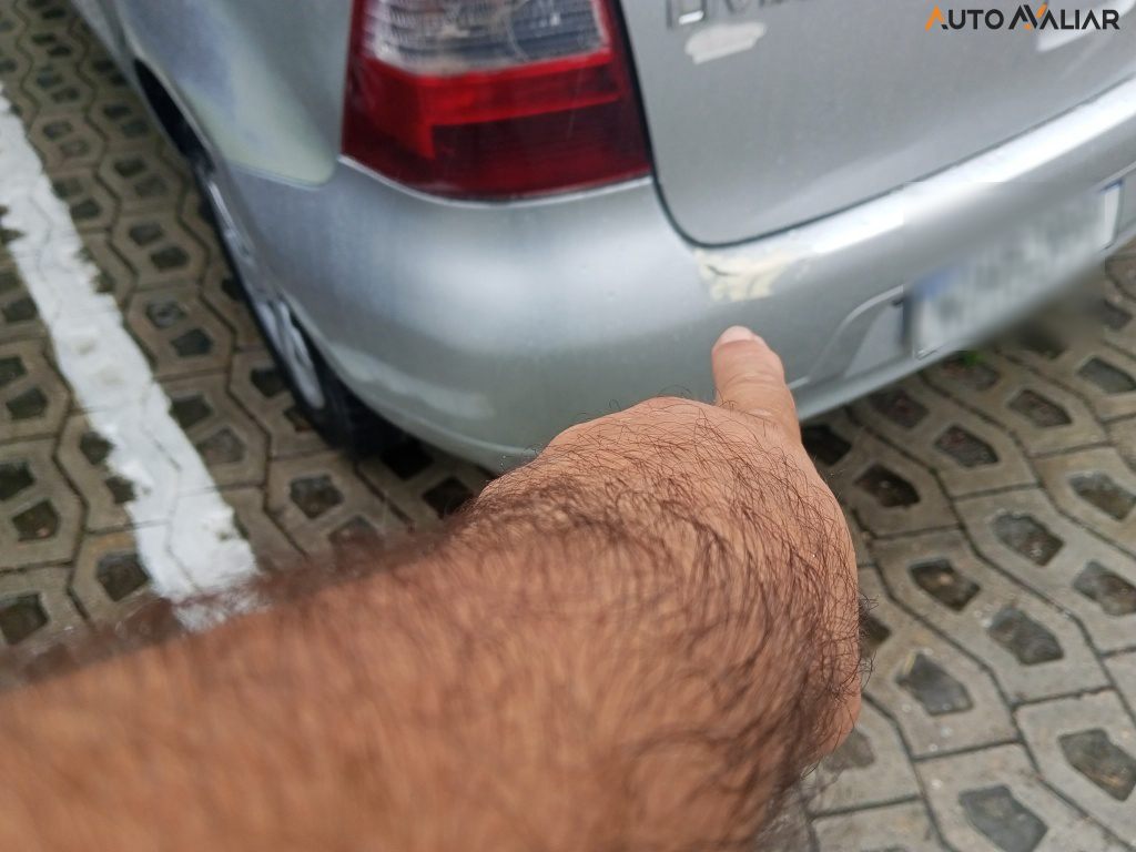 NISSAN LIVINA 1.6 16V FLEX 4P MANUAL