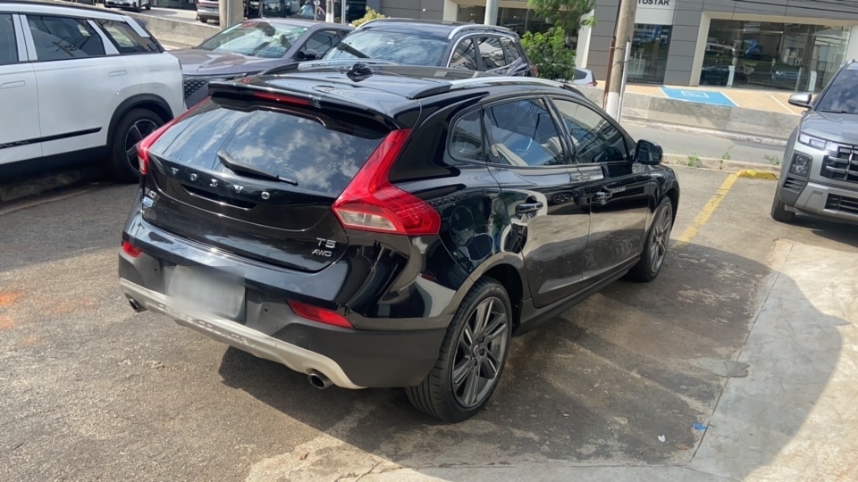 VOLVO V40 2.0 T5 CROSS COUNTRY AWD TURBO GASOLINA 4P AUTOMATICO