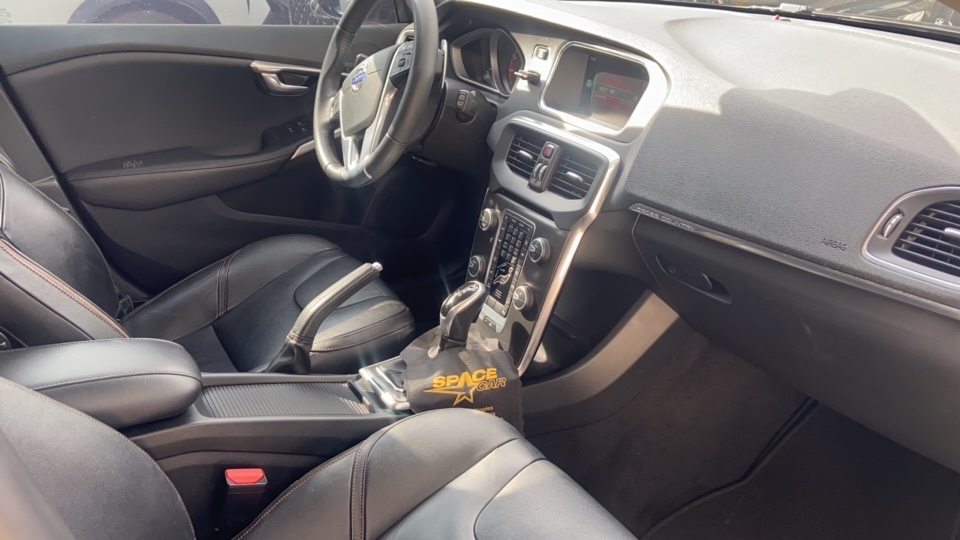 VOLVO V40 2.0 T5 CROSS COUNTRY AWD TURBO GASOLINA 4P AUTOMATICO