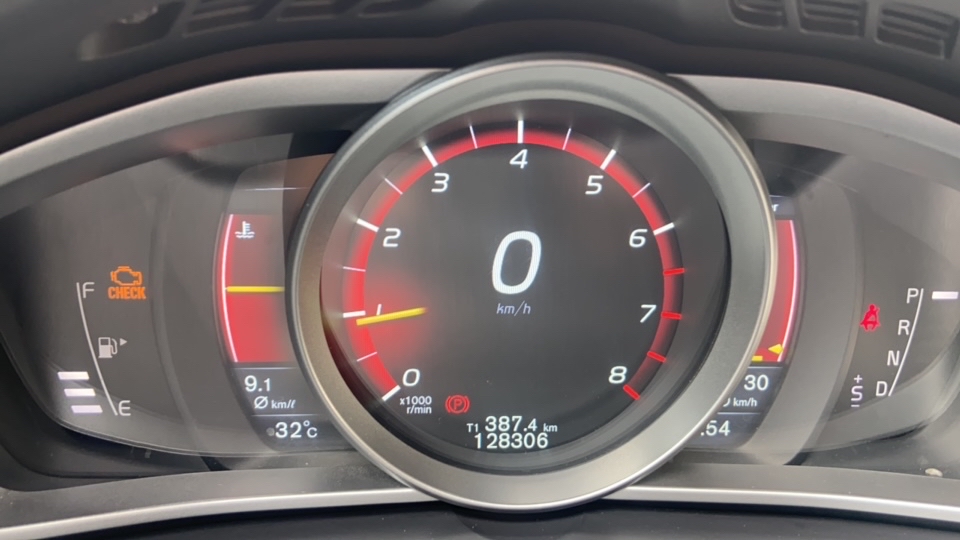 VOLVO V40 2.0 T5 CROSS COUNTRY AWD TURBO GASOLINA 4P AUTOMATICO