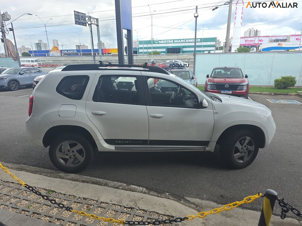 RENAULT DUSTER 2.0 DYNAMIQUE 4X2 16V FLEX 4P AUTOMATICO