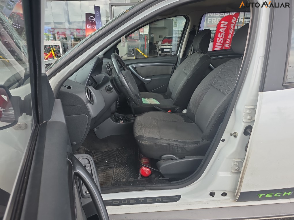 RENAULT DUSTER 2.0 DYNAMIQUE 4X2 16V FLEX 4P AUTOMATICO