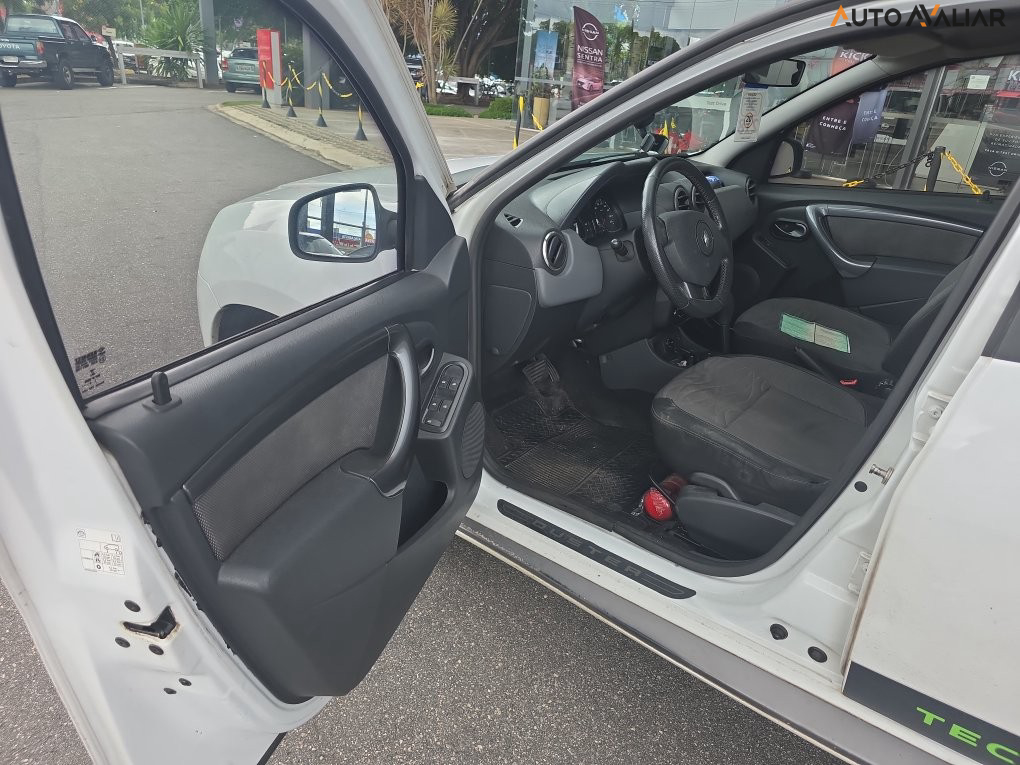 RENAULT DUSTER 2.0 DYNAMIQUE 4X2 16V FLEX 4P AUTOMATICO