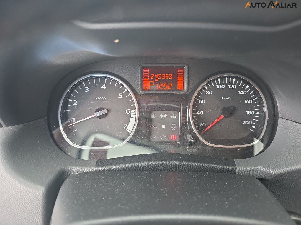 RENAULT DUSTER 2.0 DYNAMIQUE 4X2 16V FLEX 4P AUTOMATICO