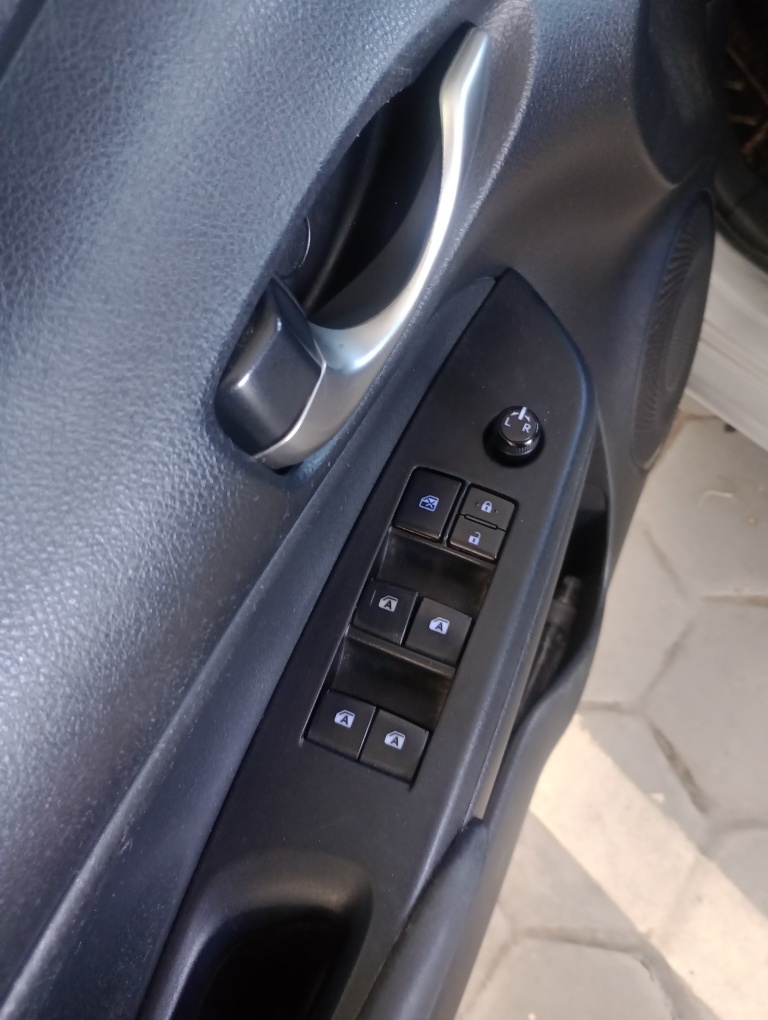 TOYOTA YARIS 1.5 16V FLEX SEDAN XL PLUS TECH MULTIDRIVE