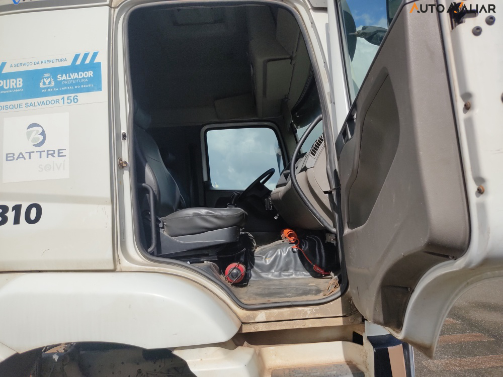 VOLKSWAGEN 26.420 CONSTELLATION TRACTOR V-TRONIC(CAB.EST) 6X4 3E