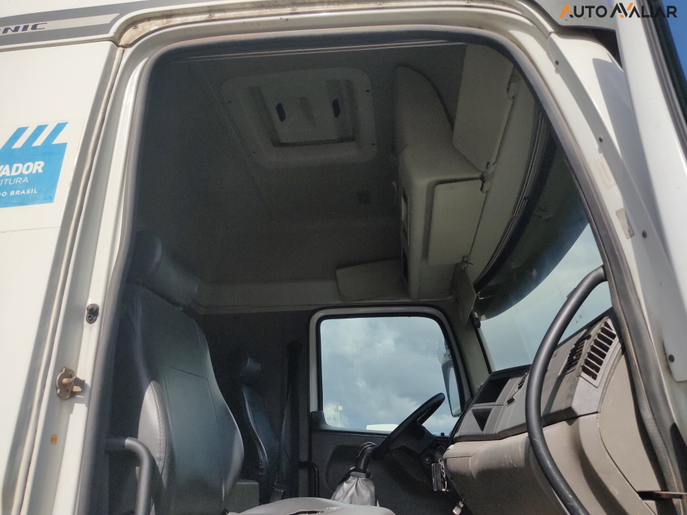 VOLKSWAGEN 26.420 CONSTELLATION TRACTOR V-TRONIC(CAB.EST) 6X4 3E