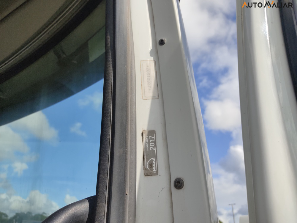 VOLKSWAGEN 26.420 CONSTELLATION TRACTOR V-TRONIC(CAB.EST) 6X4 3E