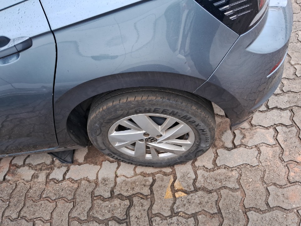 VOLKSWAGEN POLO 1.0 170 TSI COMFORTLINE AUTOM&Aacute;TICO