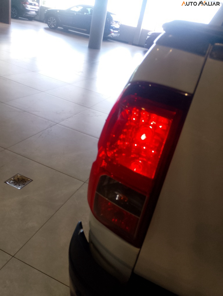 TOYOTA HILUX 2.8 D-4D TURBO DIESEL CD POWER PACK 4X4 MANUAL