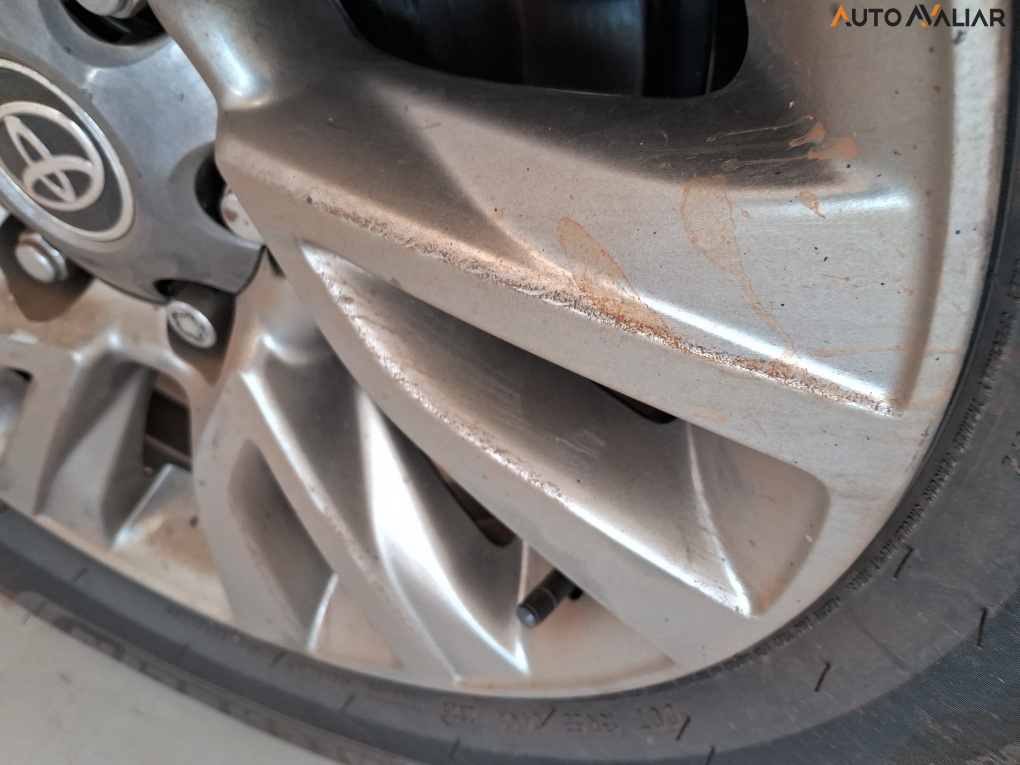 TOYOTA HILUX SW4 2.8 D-4D TURBO DIESEL SRX 7L 4X4 AUTOM&Aacute;TICO