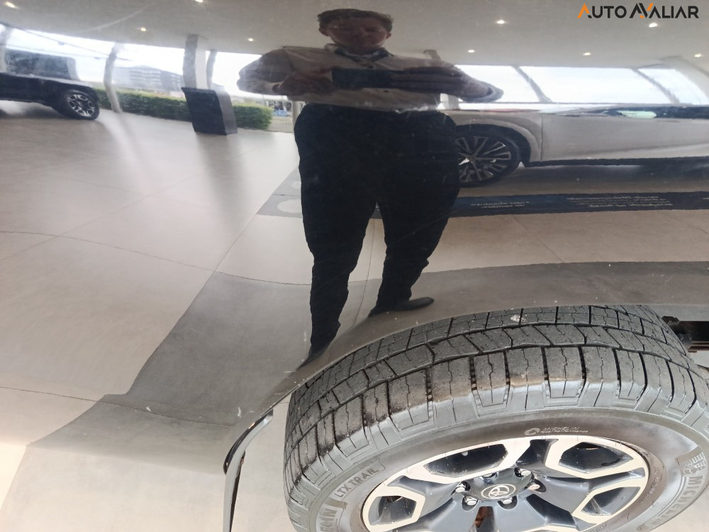 TOYOTA HILUX 2.8 D-4D TURBO DIESEL CD SRX 4X4 AUTOM&Aacute;TICO