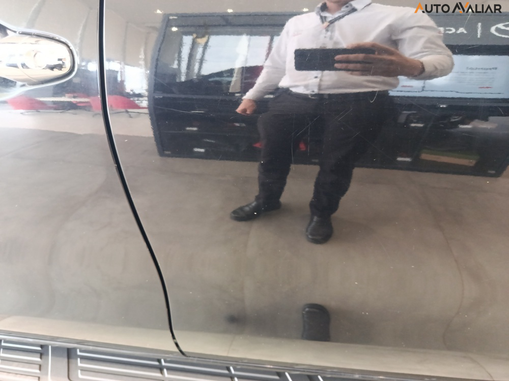 TOYOTA HILUX 2.8 D-4D TURBO DIESEL CD SRX 4X4 AUTOM&Aacute;TICO