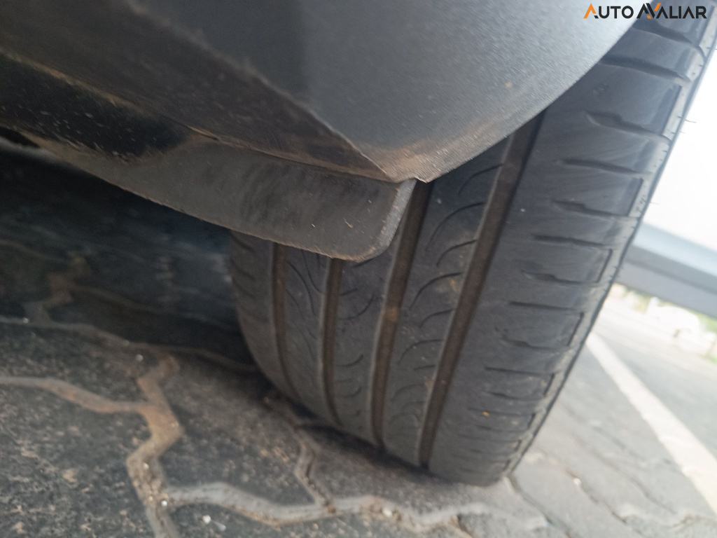 AUDI Q3 2.0 TFSI AMBIENTE QUATTRO 4P GASOLINA S TRONIC