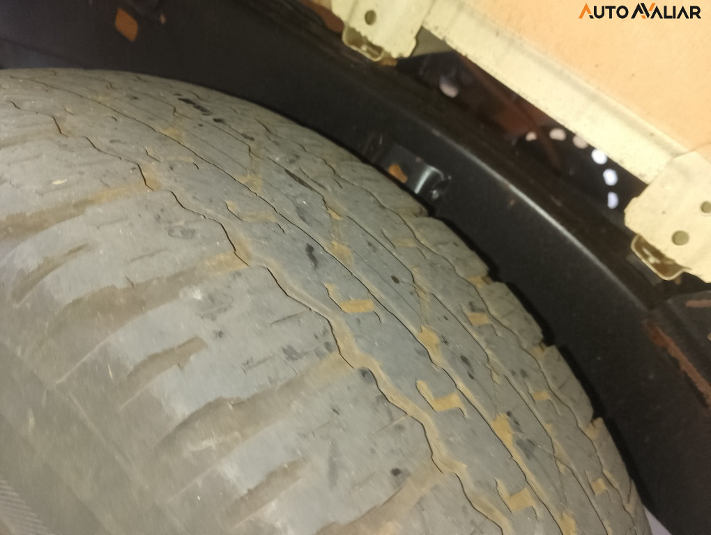 TOYOTA HILUX 2.8 D-4D TURBO DIESEL CD POWER PACK 4X4 MANUAL