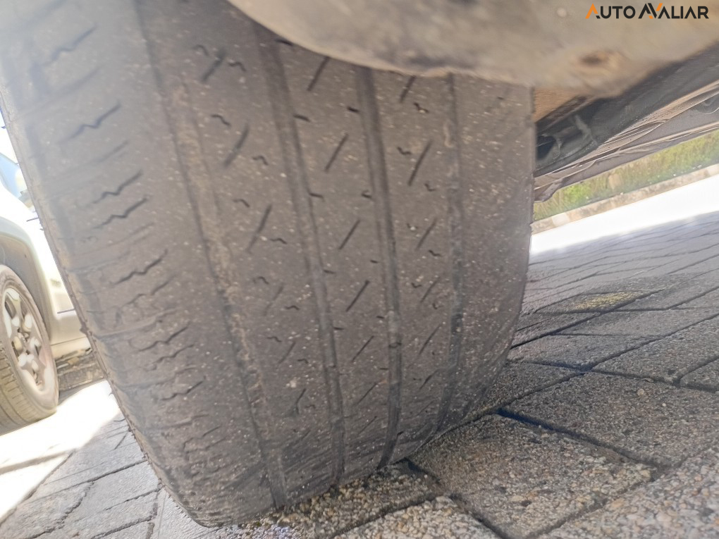 HYUNDAI AZERA 3.3 MPFI GLS SEDAN V6 24V GASOLINA 4P AUTOMATICO