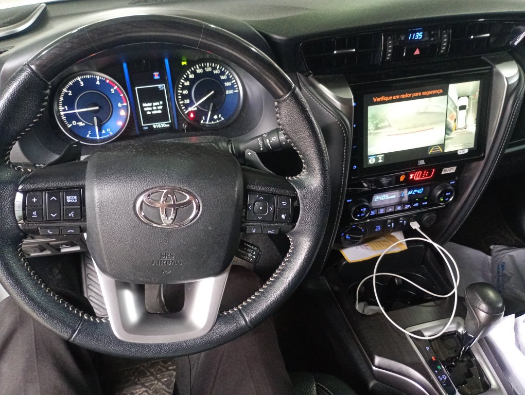 TOYOTA HILUX SW4 2.8 D-4D TURBO DIESEL SRX 7L 4X4 AUTOM&Aacute;TICO